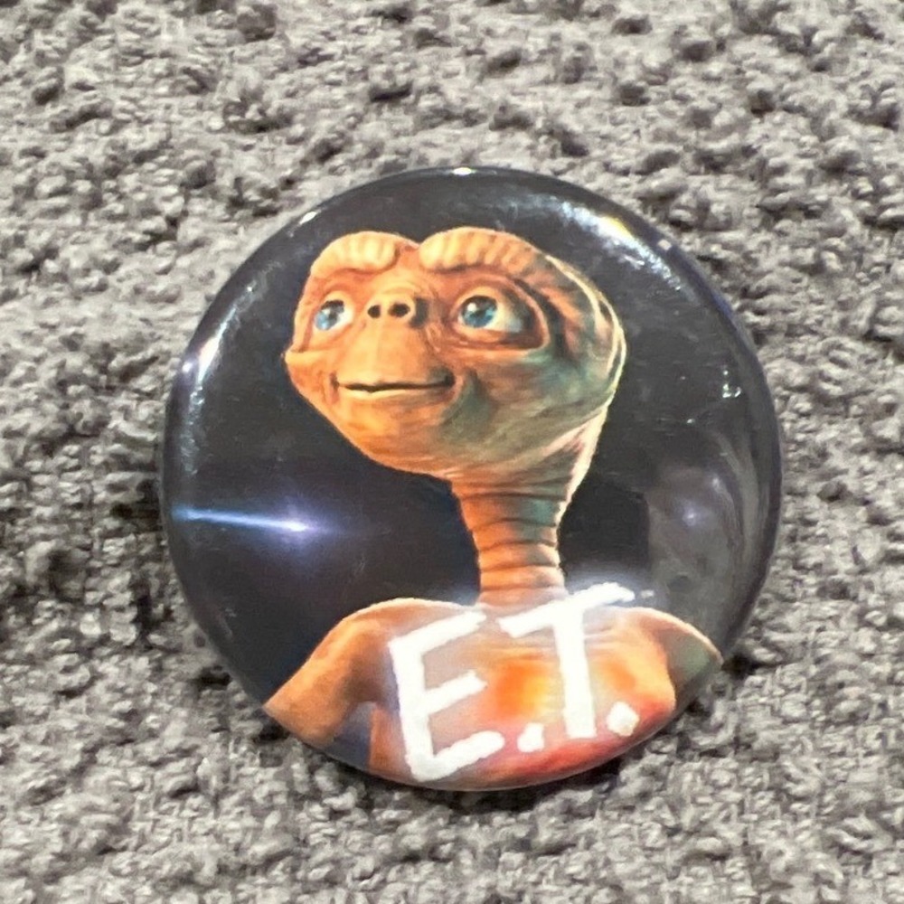 E.T. The Extra-Terrestrial Pinback Button Vintage Style Sci-Fi Movie Collectible